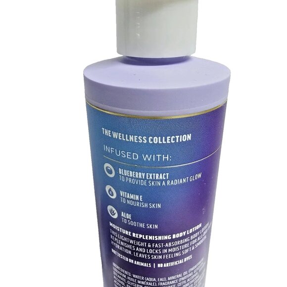 Bath & Body Works Blueberry Extract + Vitamin E Glowing Lotion - 7.8 oz New - Picture 2 of 3
